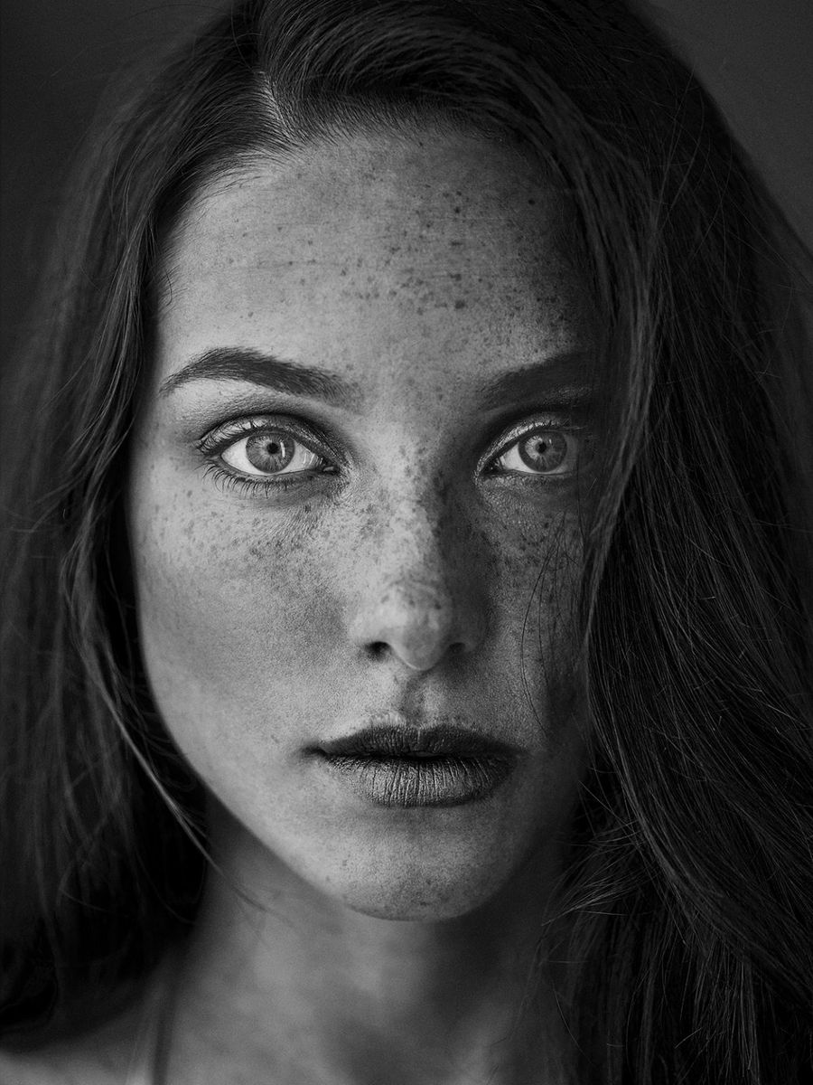 Schwarz-Weiß-Porträt einer Frau — Clean Beauty von marrocs